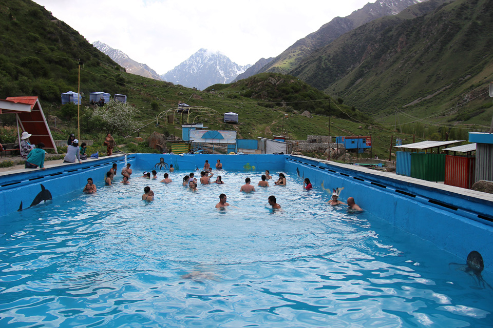 Тур на Водопад Иссык-Ата и Горячие Источники - Apple Hostel